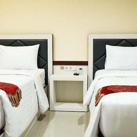 Grand Buana Lestari Hotel Padang  Exteriör bild