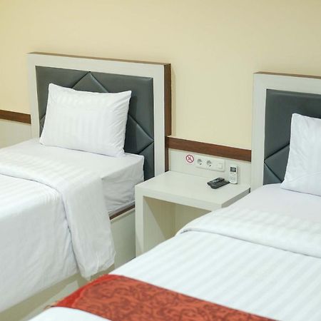 Grand Buana Lestari Hotel Padang  Exteriör bild