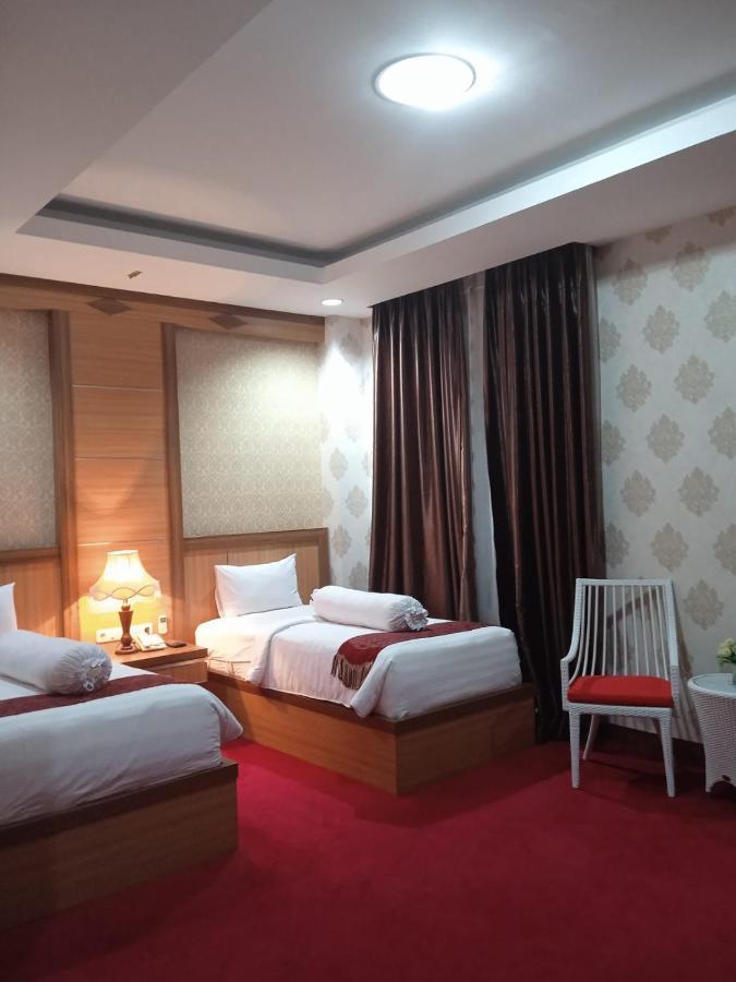 Grand Buana Lestari Hotel Padang  Exteriör bild