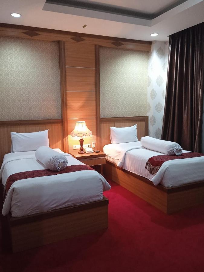 Grand Buana Lestari Hotel Padang  Exteriör bild