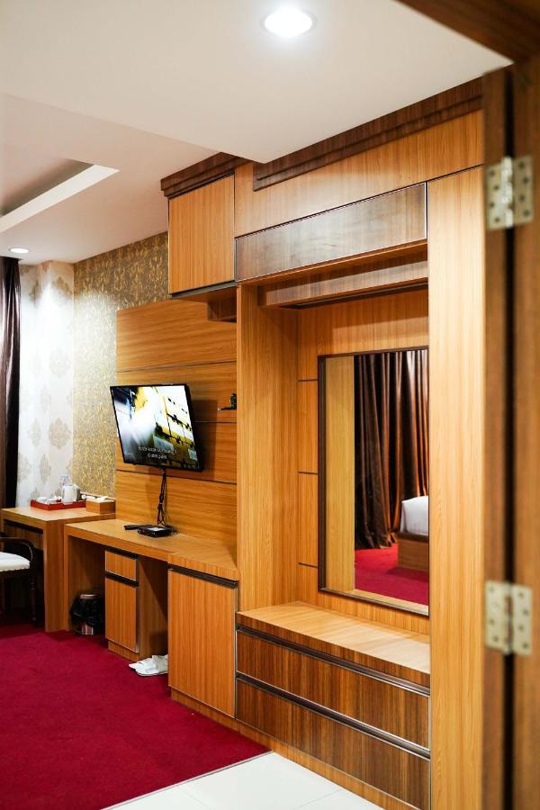Grand Buana Lestari Hotel Padang  Exteriör bild