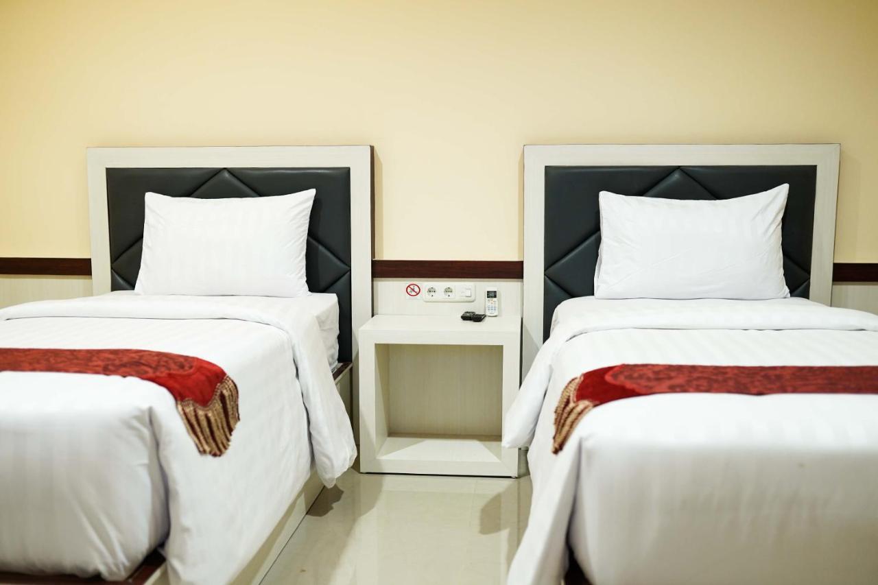Grand Buana Lestari Hotel Padang  Exteriör bild