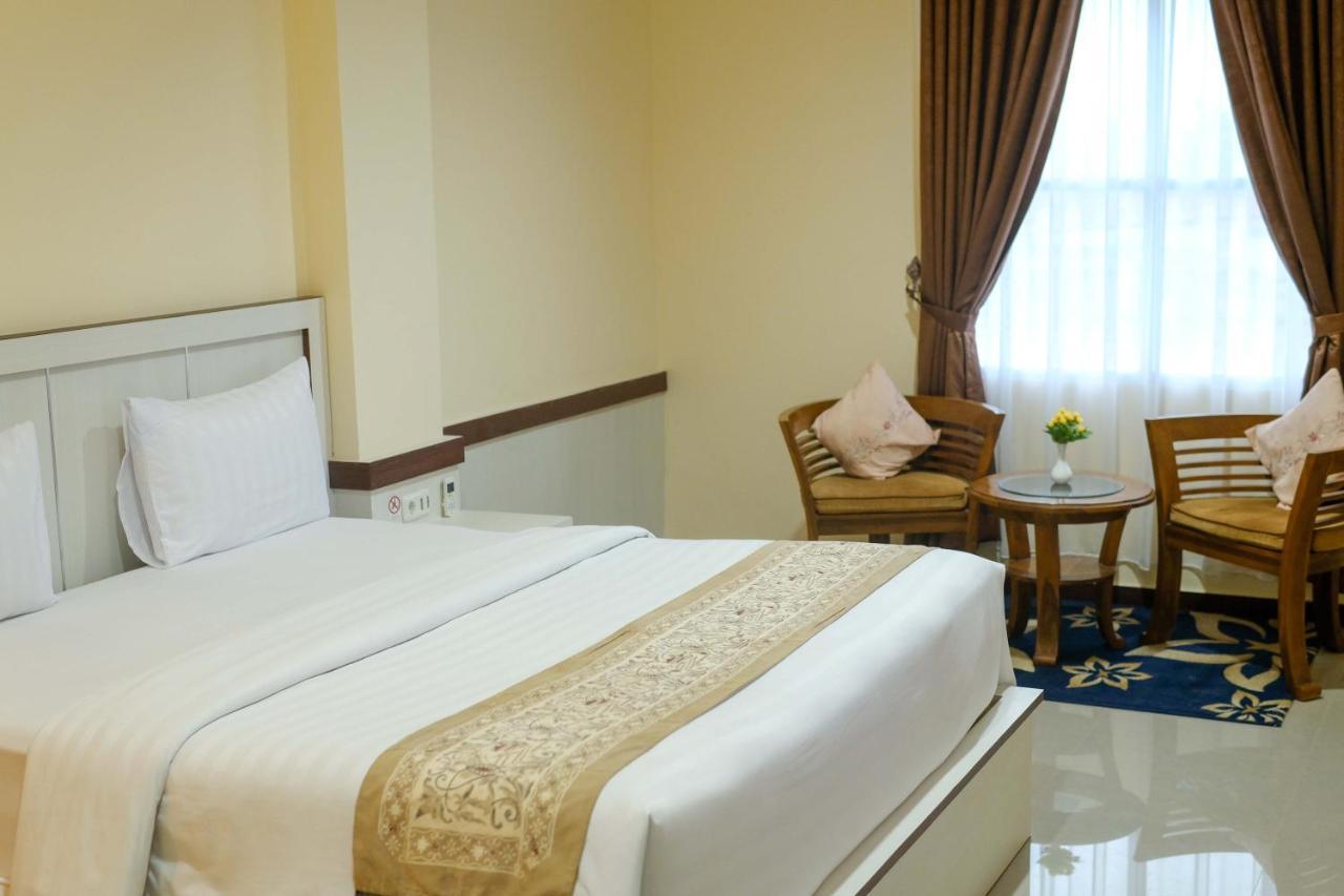 Grand Buana Lestari Hotel Padang  Exteriör bild