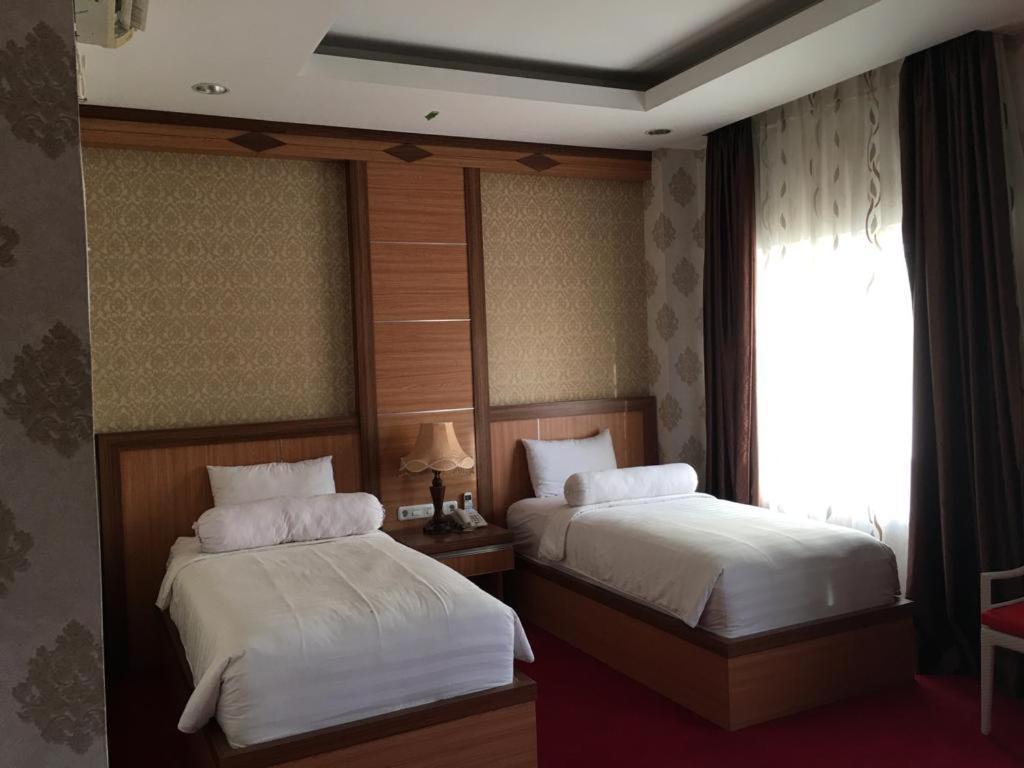 Grand Buana Lestari Hotel Padang  Exteriör bild